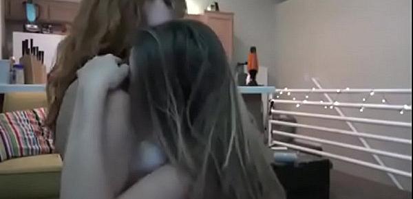  lesbian chick webcam tease
